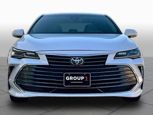 Used 2019 Toyota Avalon Limited FWD image 4