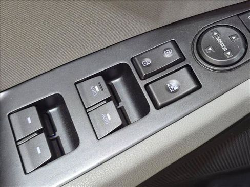 Used 2020 Hyundai Ioniq SEL FWD image 12