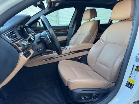 Used 2015 BMW 750Li xDrive image 10