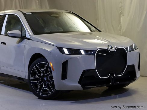 Used 2026 BMW iX xDrive45 image 2