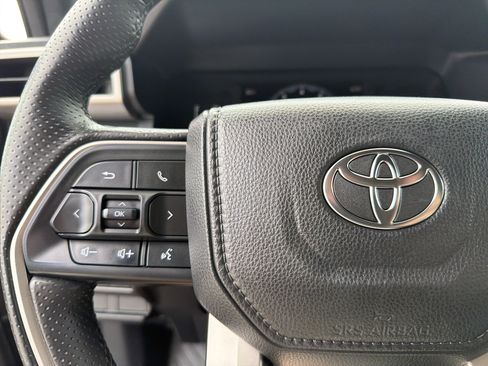 Used 2025 Toyota 4Runner SR5 AWD/4WD image 10