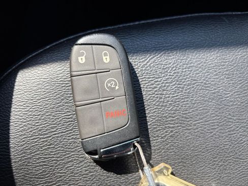 Used 2025 Jeep Compass Limited AWD/4WD image 22