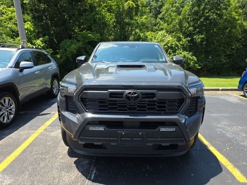 Used 2024 Toyota Tacoma TRD Sport AWD/4WD image 2