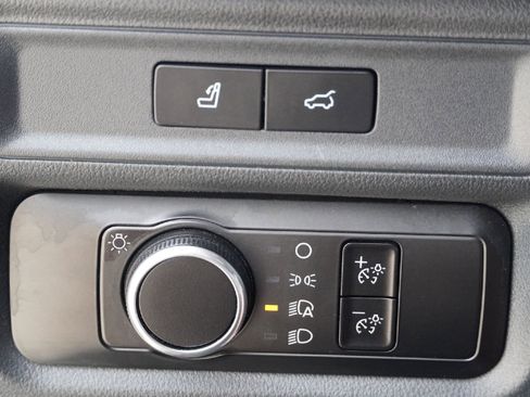 Used 2024 Ford Expedition XLT image 17