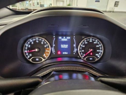 Used 2019 Jeep Renegade Latitude AWD/4WD image 19