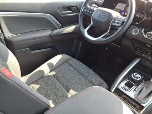 Used 2024 Chevrolet Colorado Z71 w/ Z71 Convenience Package 2 image 9