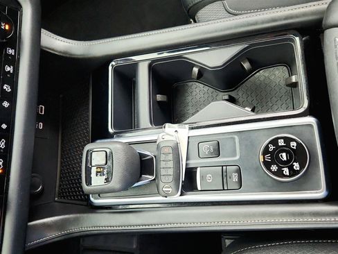 Used 2025 Nissan Pathfinder SV AWD/4WD image 31
