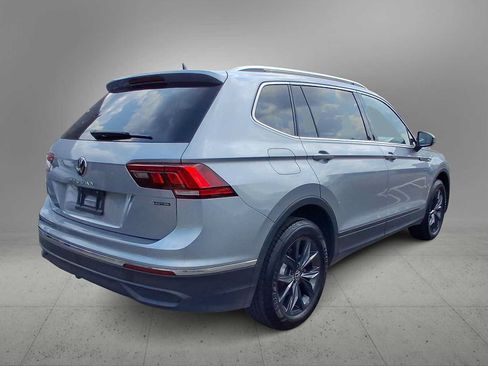 Used 2024 Volkswagen Tiguan SE w/ Panoramic Sunroof Package AWD/4WD image 8