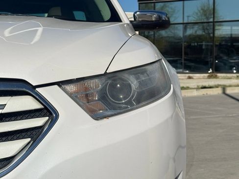 Used 2017 Ford Taurus Limited FWD image 31