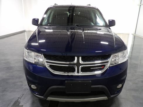 Used 2019 Dodge Journey SE w/ Premium Group FWD image 2