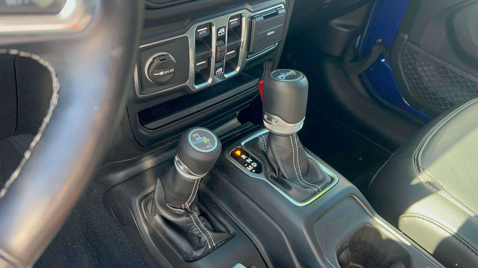 Used 2018 Jeep Wrangler Unlimited Sahara w/ Dual Top Group AWD/4WD image 27
