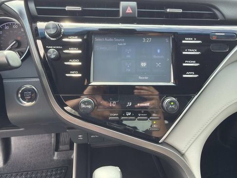 Used 2018 Toyota Camry SE w/ Convenience Package FWD image 29
