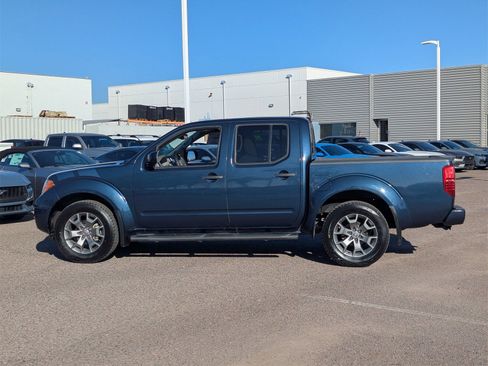 Used 2020 Nissan Frontier SV image 2