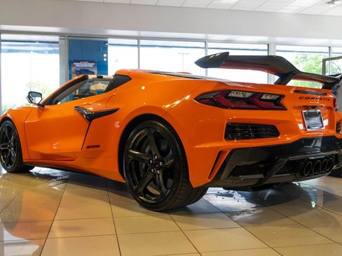 Used 2024 Chevrolet Corvette Z06 w/ Z07 Performance Package RWD image 9
