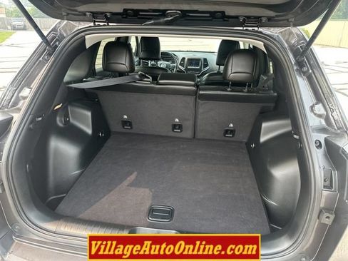 Used 2020 Jeep Cherokee Latitude Plus AWD/4WD image 34
