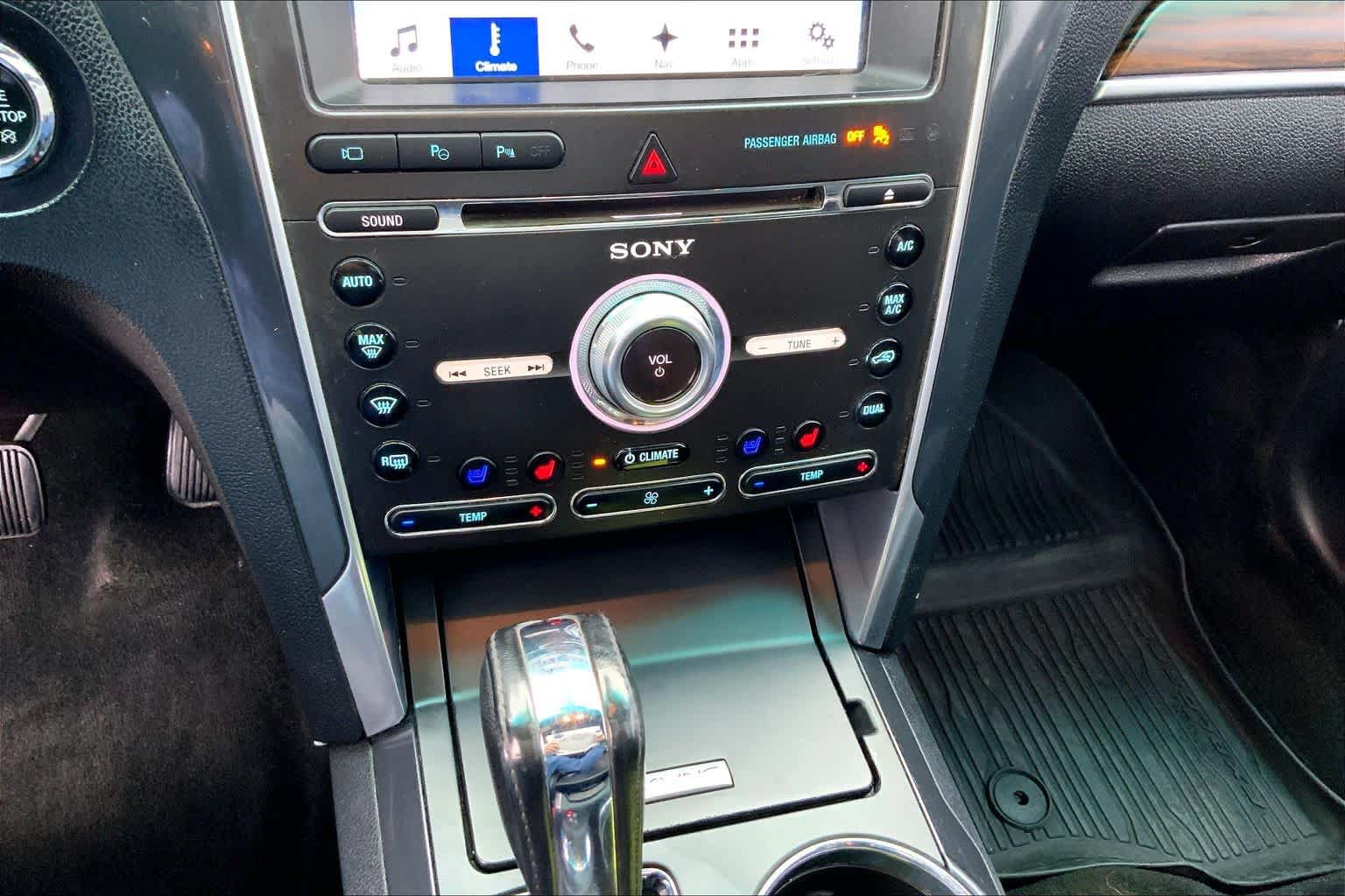 Used 2017 Ford Explorer Limited w/ Equipment Group 303A AWD/4WD image 34