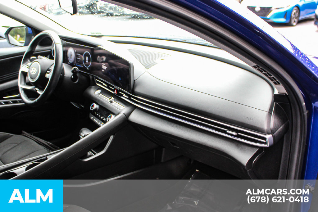 Used 2025 Hyundai Elantra SEL FWD image 21
