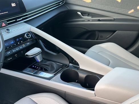 Certified 2024 Hyundai Elantra Limited image 27