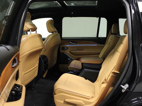 Used 2021 Jeep Grand Cherokee L Summit image 13