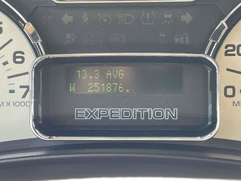 Used 2014 Ford Expedition EL XLT w/ Equipment Group 202A AWD/4WD image 11