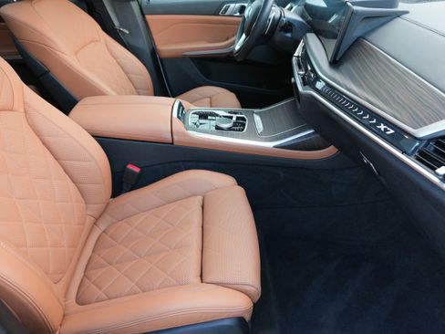Certified 2023 BMW X7 xDrive40i w/ Premium Package image 9