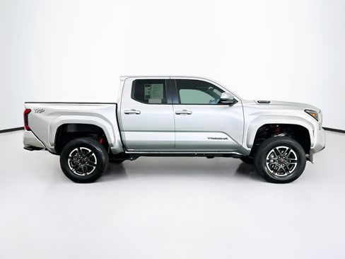 Used 2025 Toyota Tacoma TRD Sport AWD/4WD image 10