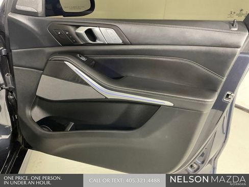 Used 2022 BMW X7 M50i w/ Luxury Seating Package AWD/4WD image 22