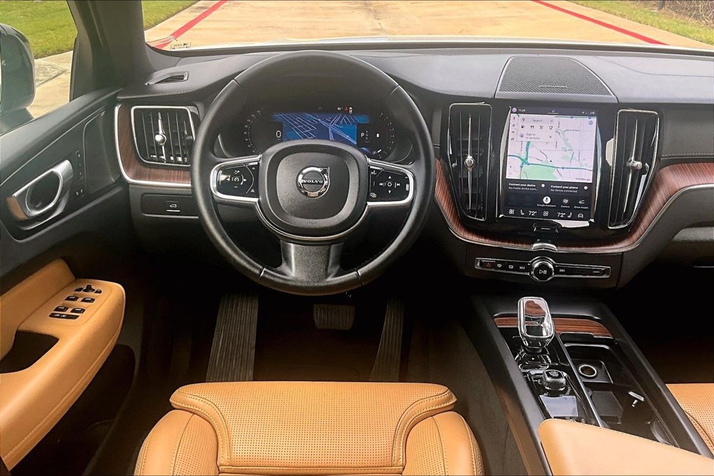 Certified 2024 Volvo XC60 B5 Ultimate w/ Protection Package Premier AWD/4WD image 7