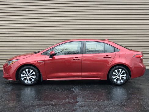 Used 2021 Toyota Corolla LE image 2