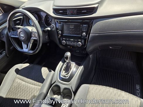 Used 2018 Nissan Rogue SV w/ Sun & Sound Touring Package AWD/4WD image 17