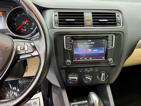 Used 2017 Volkswagen Jetta SE FWD image 17