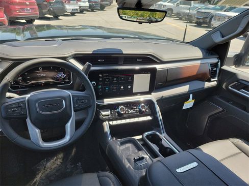 New 2025 GMC Sierra 2500 Denali w/ Denali Reserve Package image 28