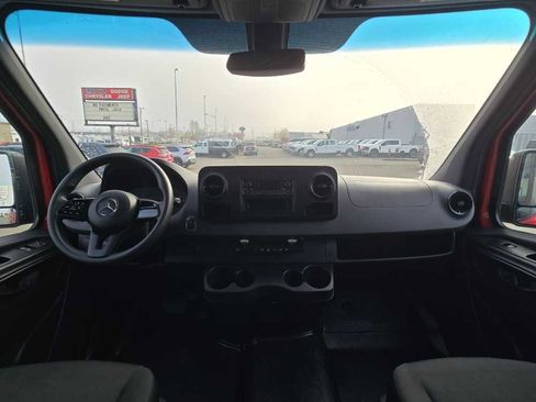 Used 2021 Mercedes-Benz Sprinter 1500 image 15