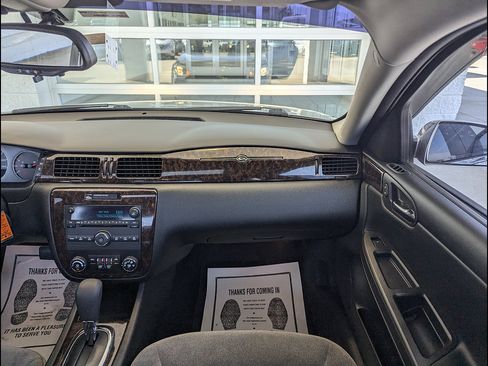 Used 2015 Chevrolet Impala LT w/ LT Sunroof Package FWD image 4