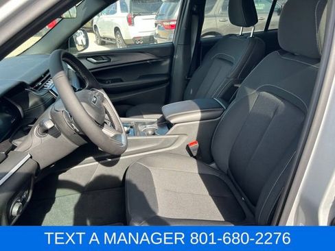 New 2026 Jeep Grand Cherokee Laredo AWD/4WD image 12