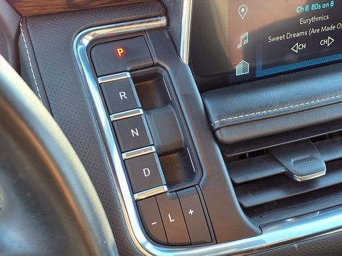 Used 2023 Chevrolet Suburban Premier image 25