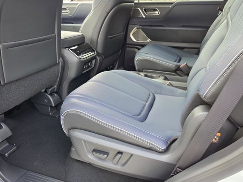 New 2026 INFINITI QX80 4WD image 9