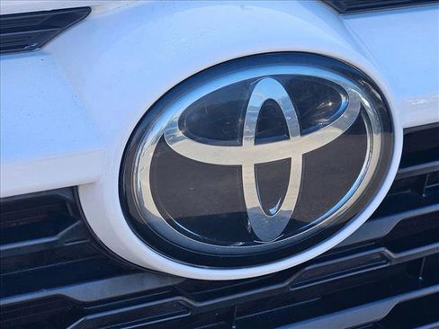 Used 2019 Toyota RAV4 LE FWD image 21