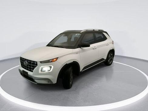Used 2022 Hyundai Venue Limited image 8