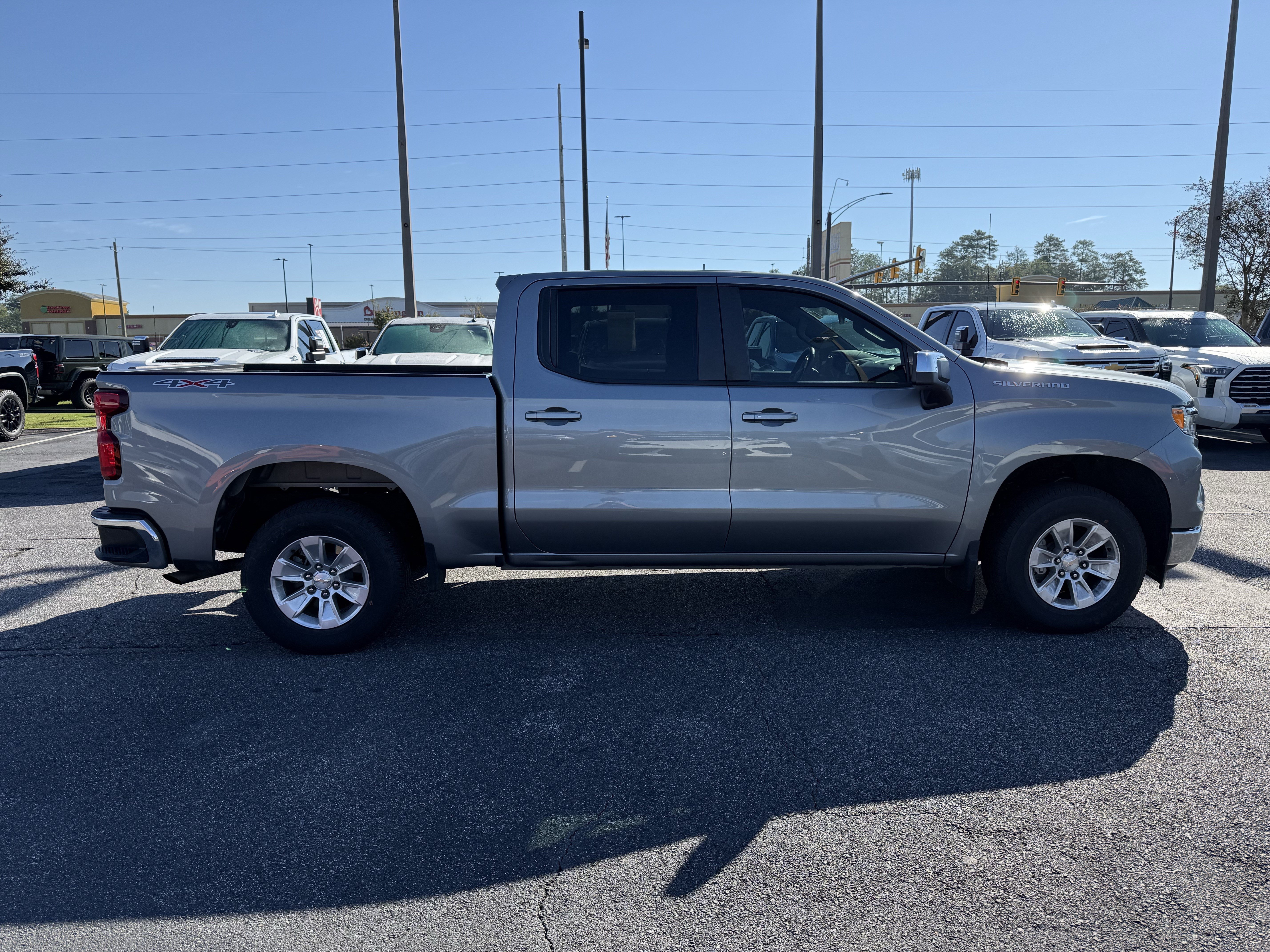 Used 2023 Chevrolet Silverado 1500 LT AWD/4WD image 12