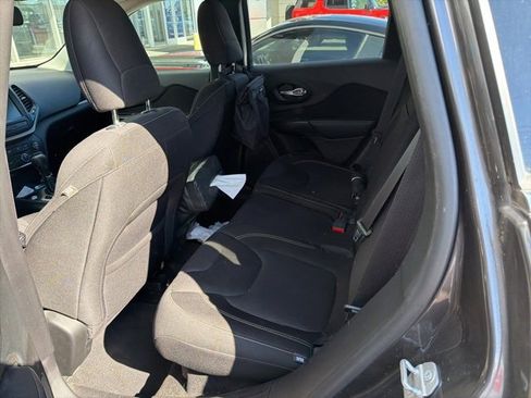 Used 2015 Jeep Cherokee Latitude image 6