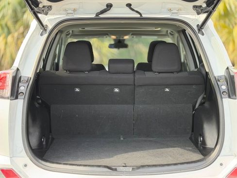 Used 2018 Toyota RAV4 XLE image 18