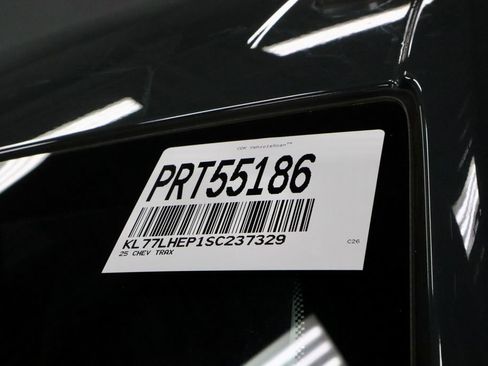 Used 2025 Chevrolet Trax LT w/ LT Convenience Package image 32