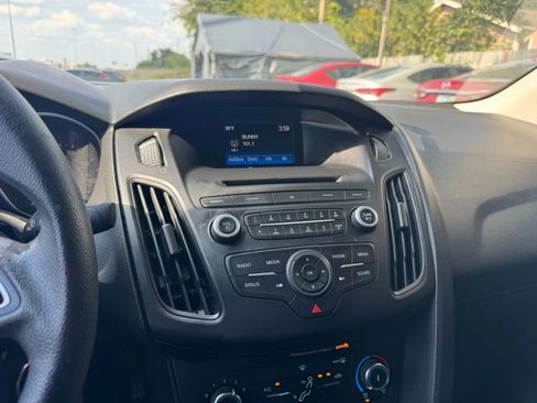 Used 2017 Ford Focus SE FWD image 34