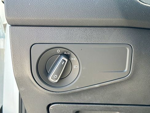 Used 2023 Volkswagen Tiguan SE w/ Panoramic Sunroof Package FWD image 19