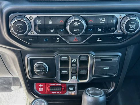 Used 2023 Jeep Wrangler Unlimited Rubicon 4xe w/ Cold Weather Group AWD/4WD image 23