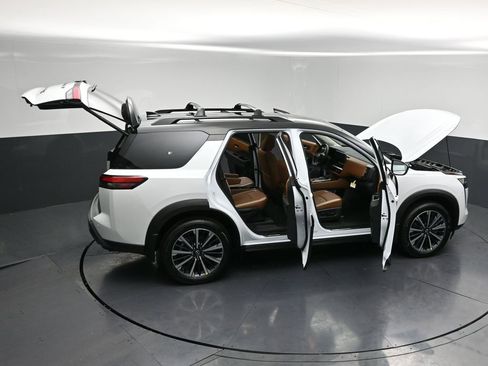 New 2026 Nissan Pathfinder Platinum w/ Lighting Package image 35
