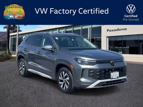 Certified 2025 Volkswagen Tiguan S FWD image 1