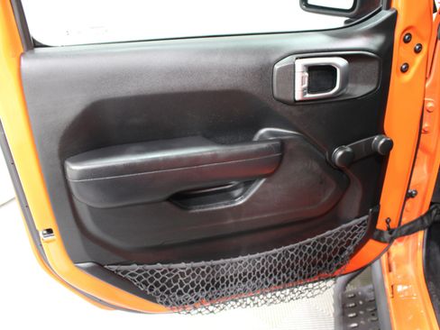 Used 2018 Jeep Wrangler Unlimited Sport AWD/4WD image 4