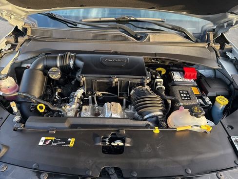 Certified 2025 Jeep Compass Limited image 30